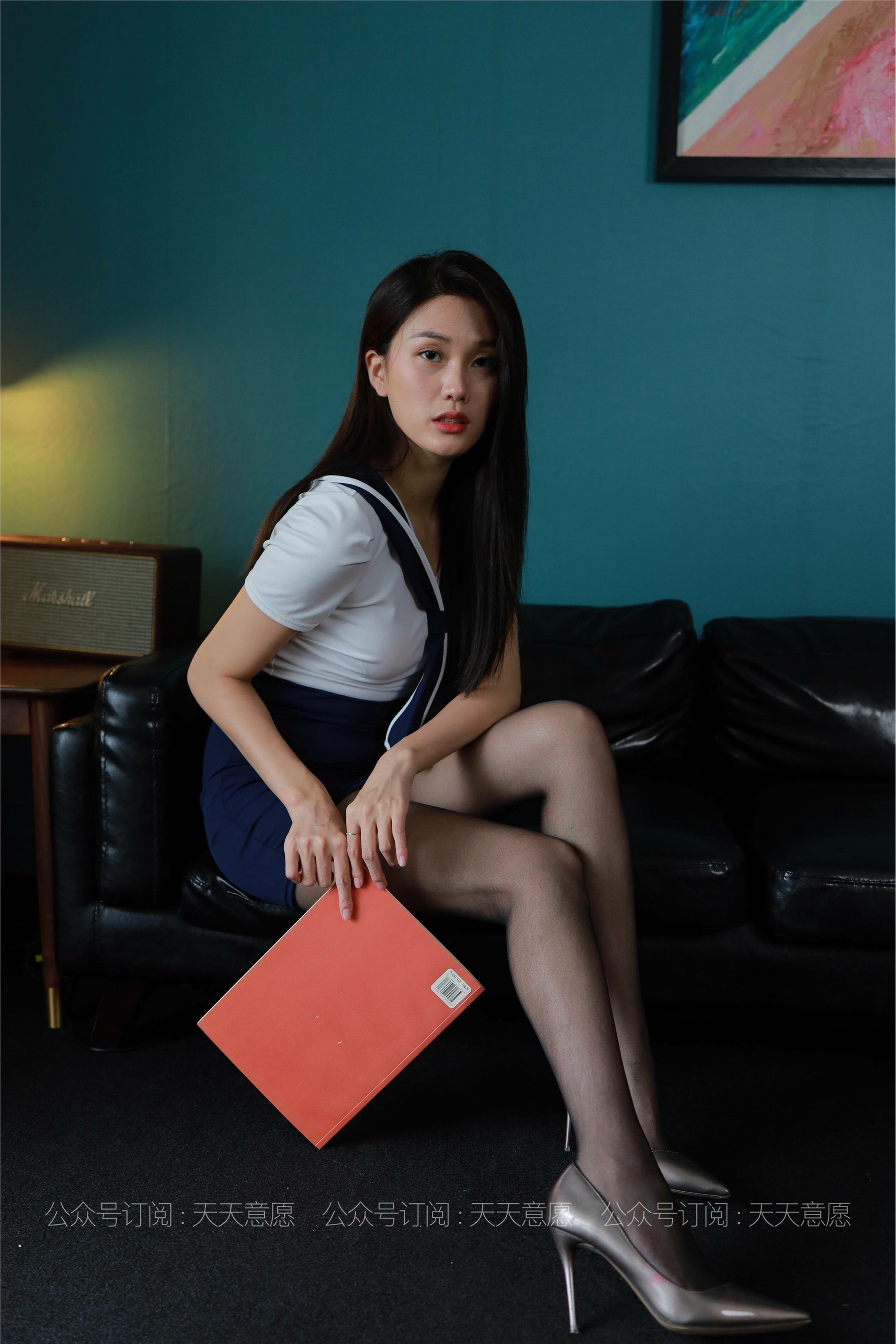 IESS异思趣向 - 模特：羽西《沙发上的黑丝》